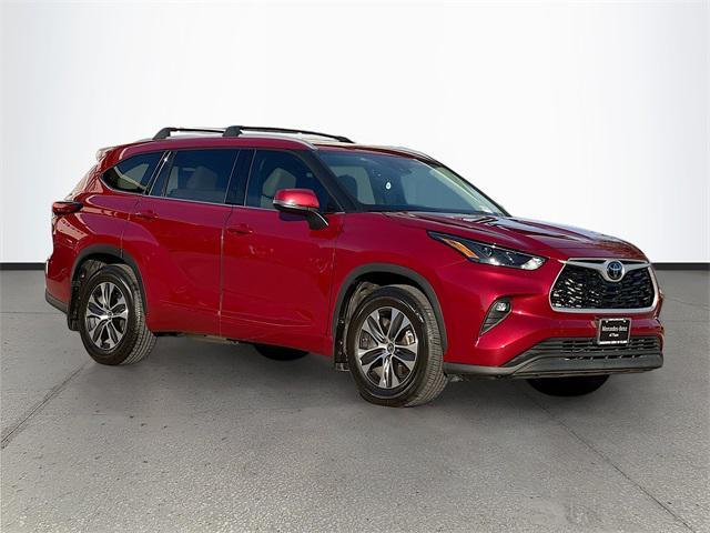 used 2022 Toyota Highlander car, priced at $33,500