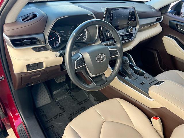 used 2022 Toyota Highlander car, priced at $33,500