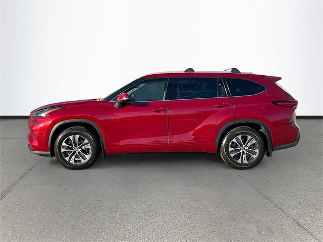 used 2022 Toyota Highlander car, priced at $33,500