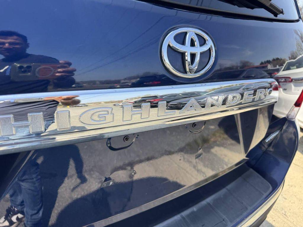 used 2013 Toyota Highlander car, priced at $13,495