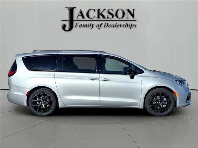 new 2026 Chrysler Pacifica car, priced at $50,032