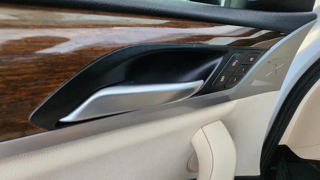 BMW X3 view 26