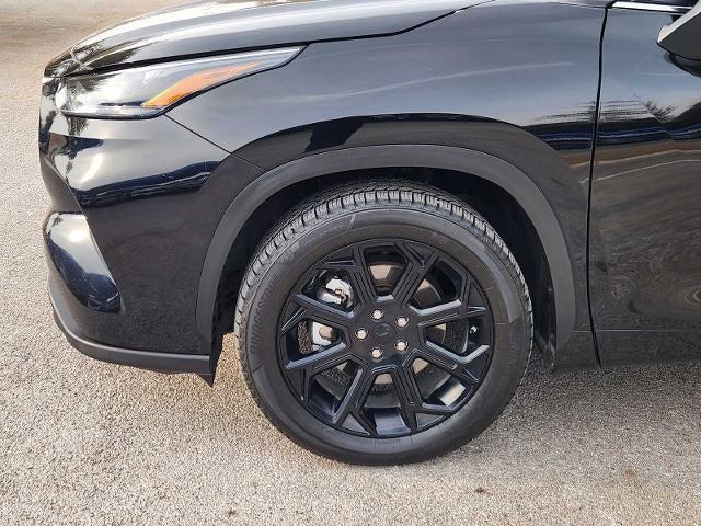 used 2022 Toyota Highlander car, priced at $28,977