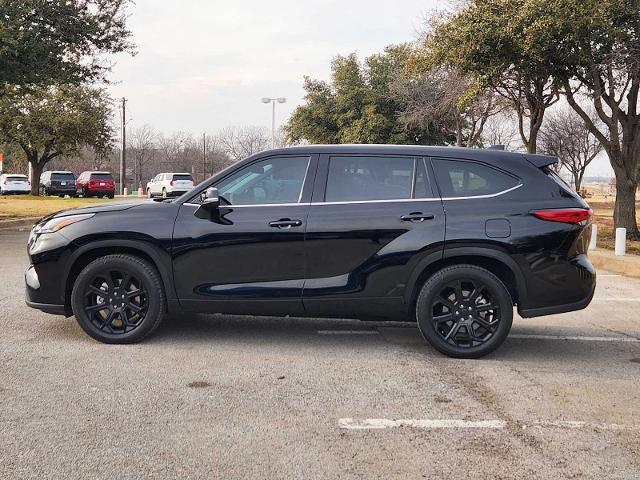 used 2022 Toyota Highlander car, priced at $28,977