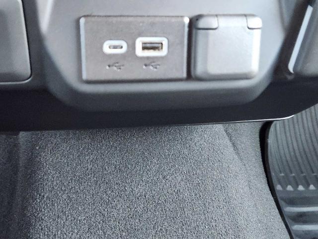 used 2024 Chevrolet Silverado 1500 car, priced at $31,977