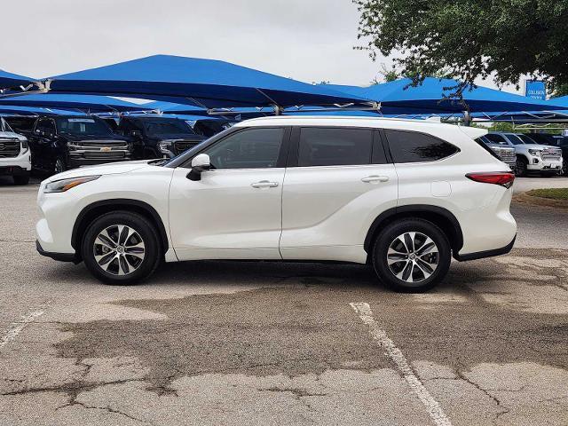 used 2021 Toyota Highlander car, priced at $29,752