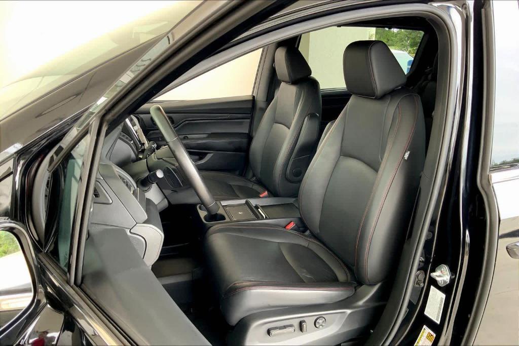 used 2025 Honda Odyssey car, priced at $37,655