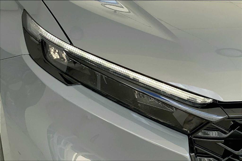 new 2026 Honda CR-V Hybrid car, priced at $39,028