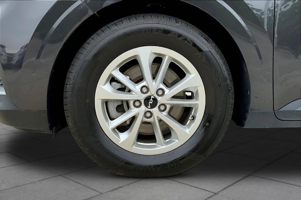 used 2024 Kia Carnival car, priced at $30,600