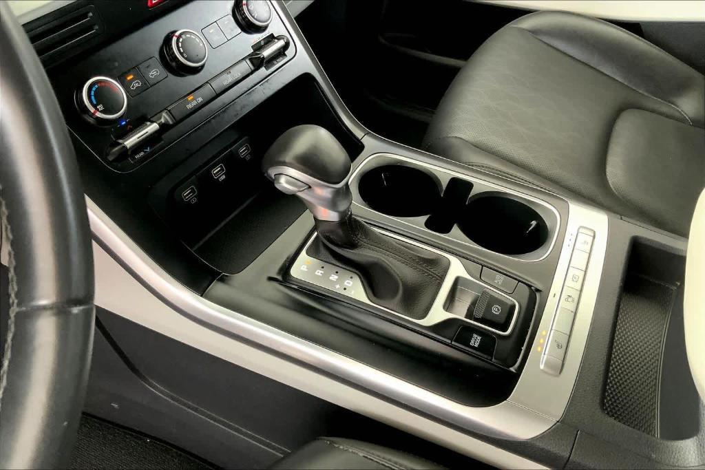 used 2024 Kia Carnival car, priced at $30,600