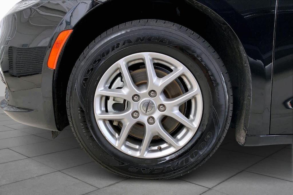 used 2025 Chrysler Pacifica car, priced at $29,799