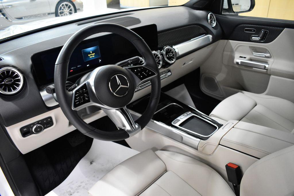 new 2025 Mercedes-Benz GLB 250 car, priced at $43,982