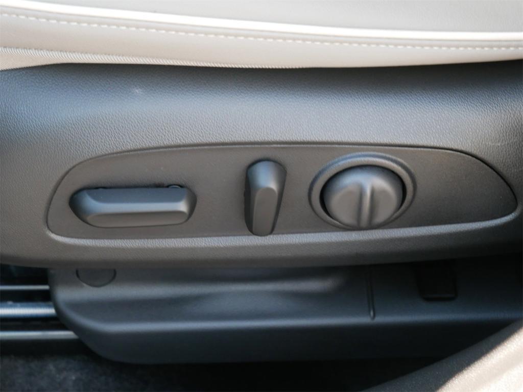 new 2025 Buick Envista car, priced at $30,134