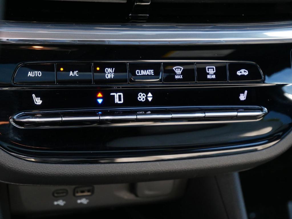 new 2025 Buick Envista car, priced at $29,384