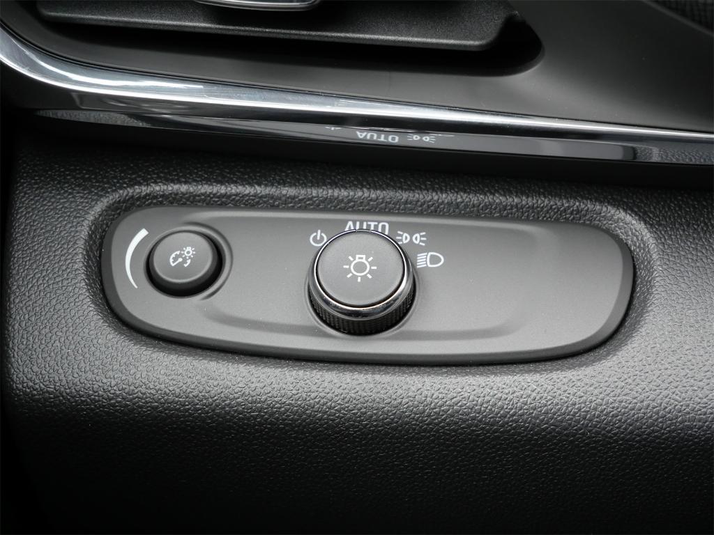 new 2025 Buick Envista car, priced at $25,275