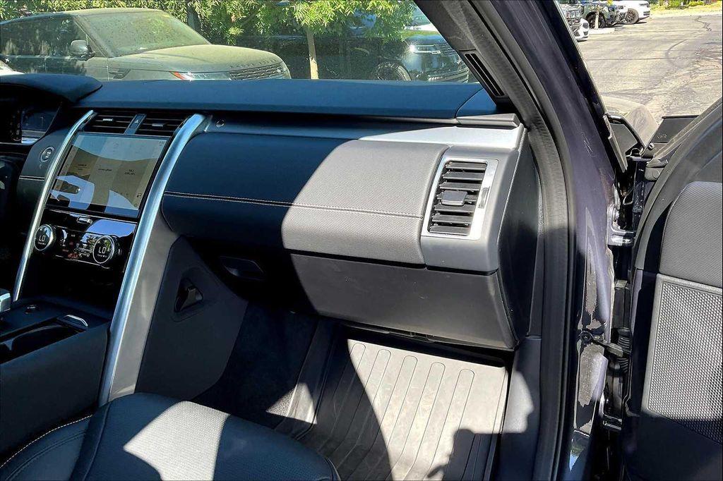 used 2025 Land Rover Discovery car, priced at $59,698