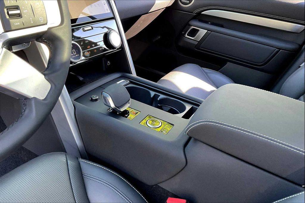 used 2025 Land Rover Discovery car, priced at $59,698
