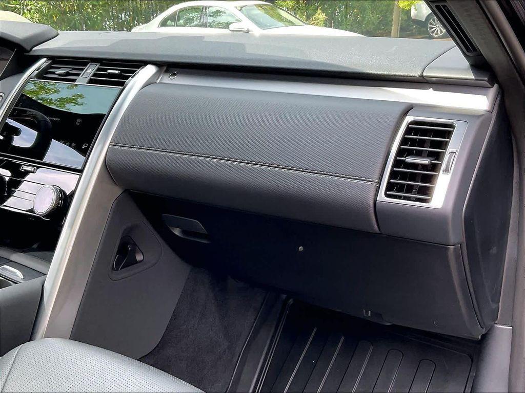 used 2025 Land Rover Discovery car, priced at $61,998