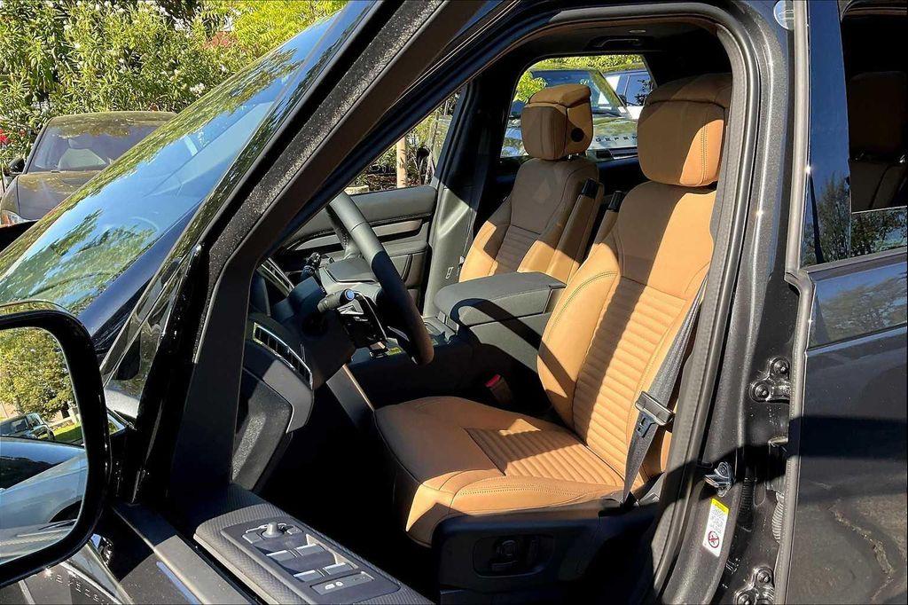 new 2025 Land Rover Discovery car, priced at $77,153