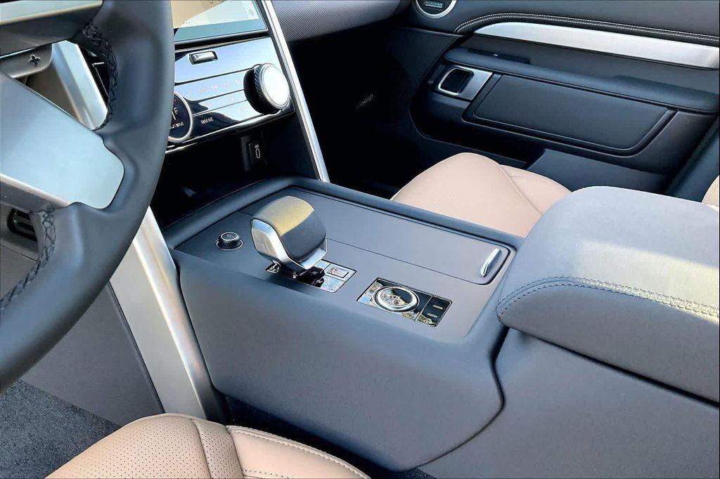 new 2026 Land Rover Discovery car, priced at $78,326