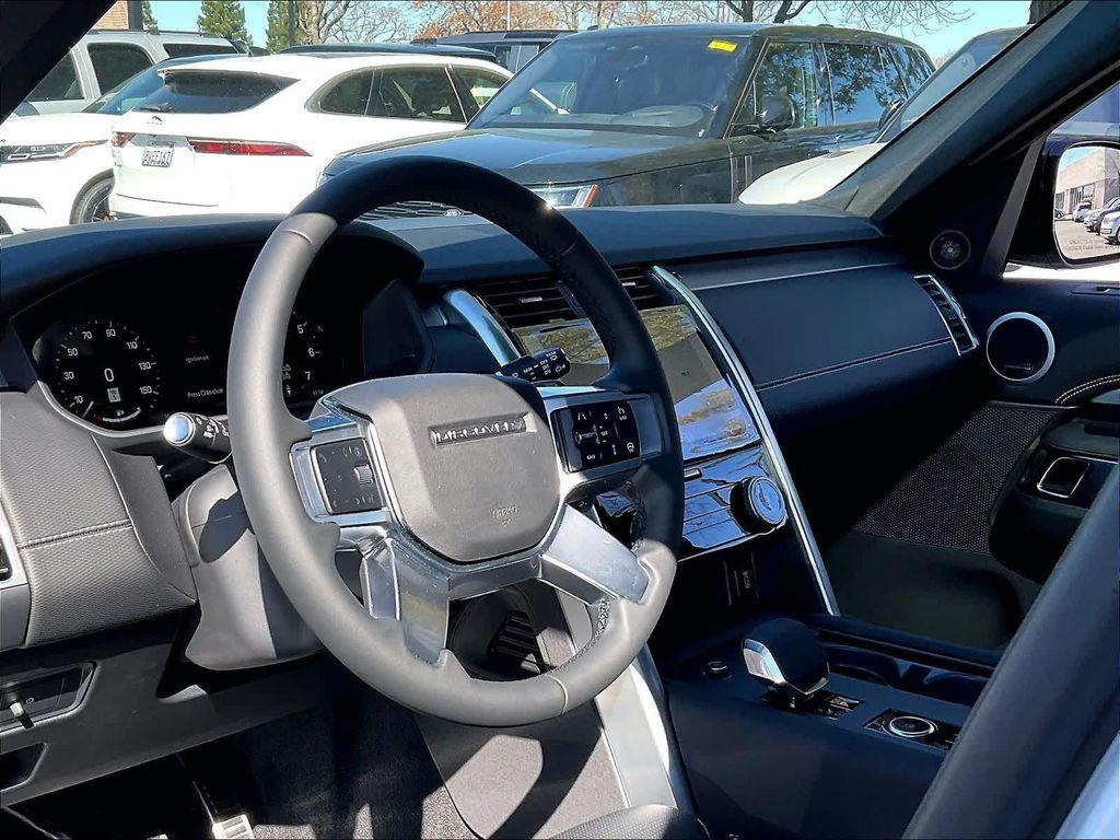 new 2026 Land Rover Discovery car, priced at $77,076