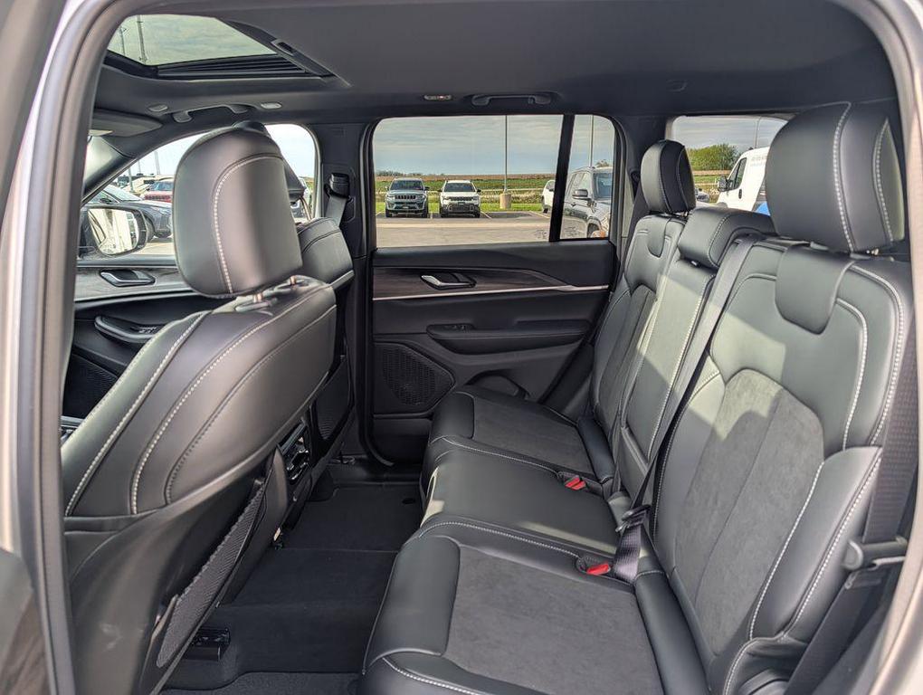 new 2026 Jeep Grand Cherokee car, priced at $42,783