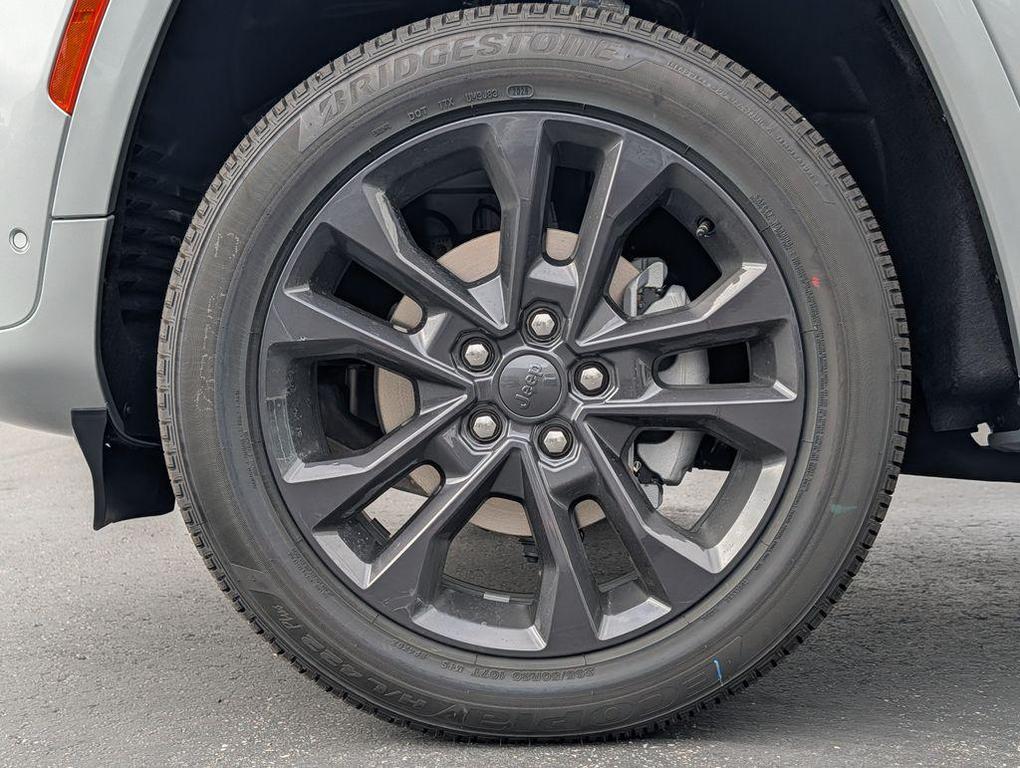 new 2026 Jeep Grand Cherokee car, priced at $48,328