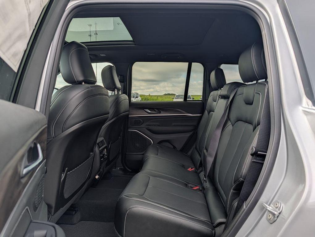 new 2026 Jeep Grand Cherokee car, priced at $48,328