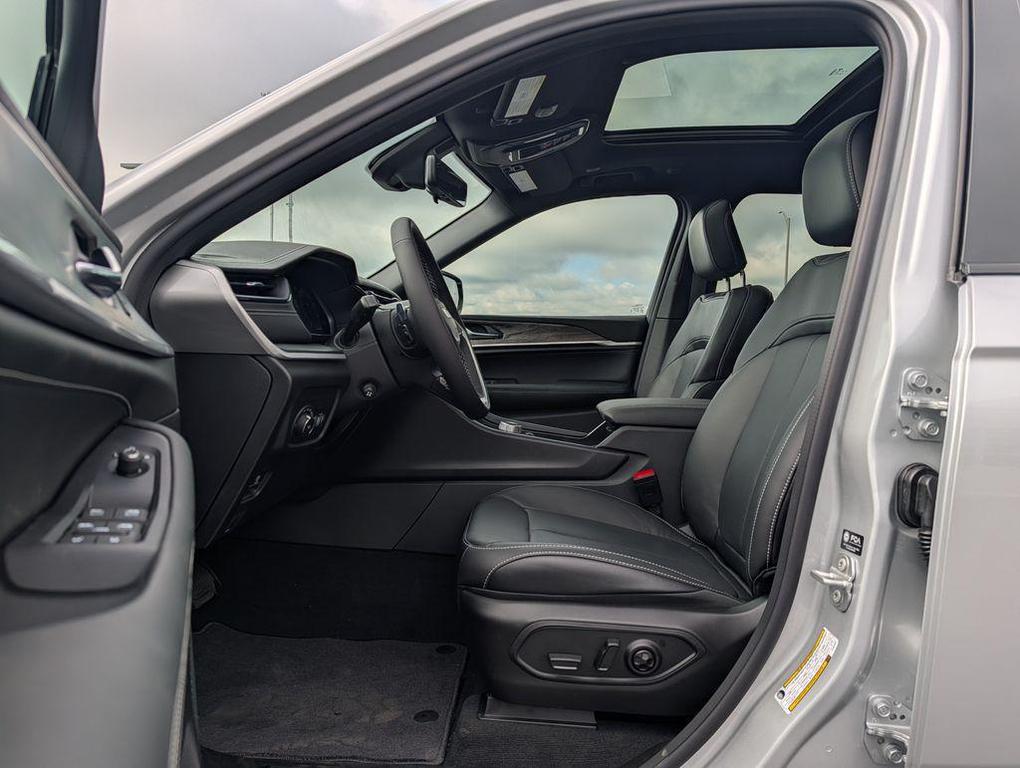new 2026 Jeep Grand Cherokee car, priced at $48,328