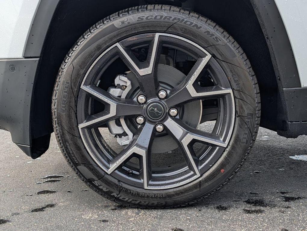 new 2026 Jeep Cherokee car, priced at $42,355