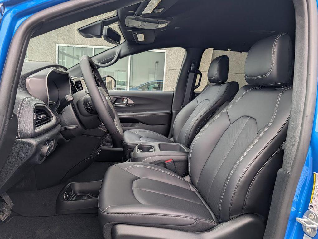 new 2026 Chrysler Pacifica car, priced at $45,584