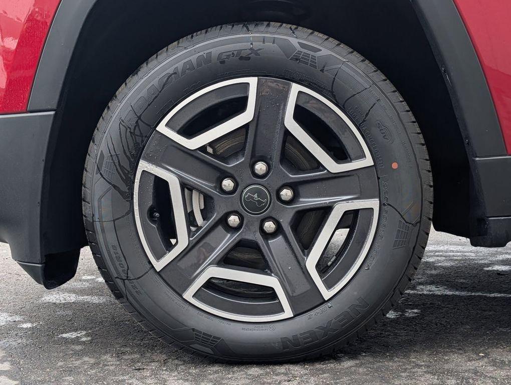 new 2026 Jeep Cherokee car, priced at $40,461