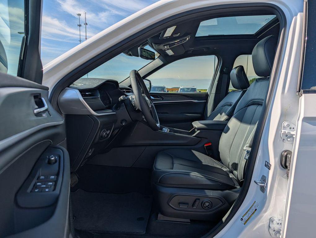 new 2026 Jeep Grand Cherokee car, priced at $47,792