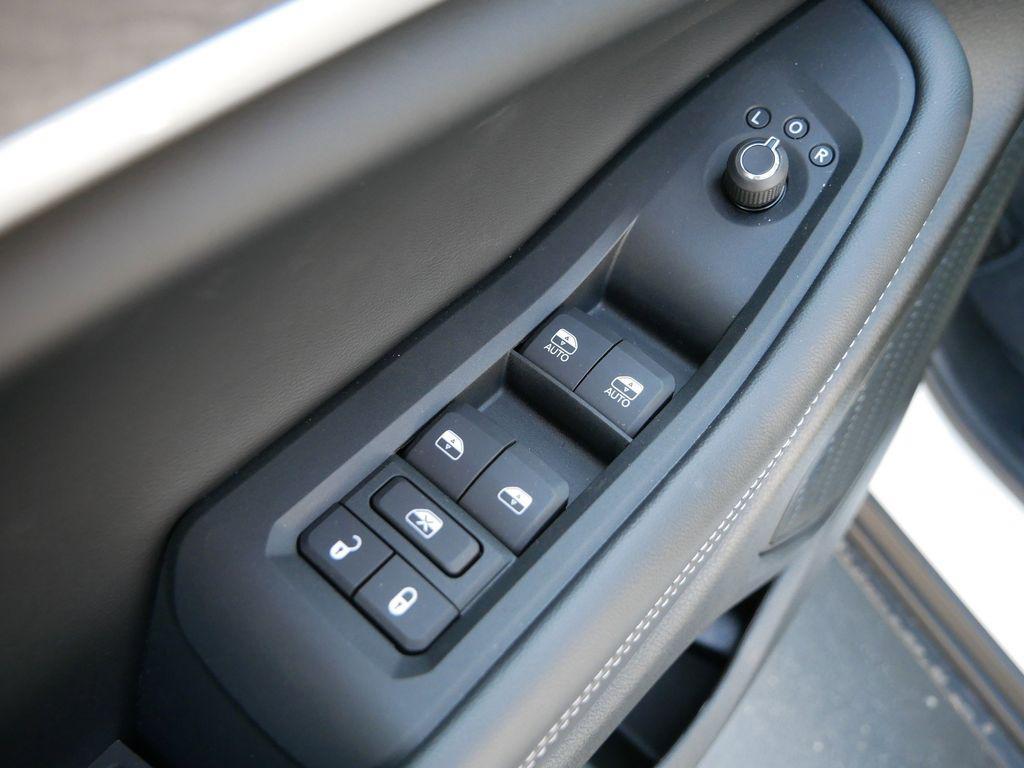 new 2025 Jeep Grand Cherokee car, priced at $50,551