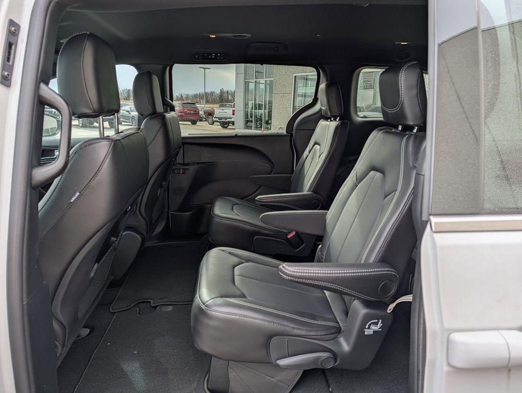 new 2026 Chrysler Pacifica car, priced at $41,877