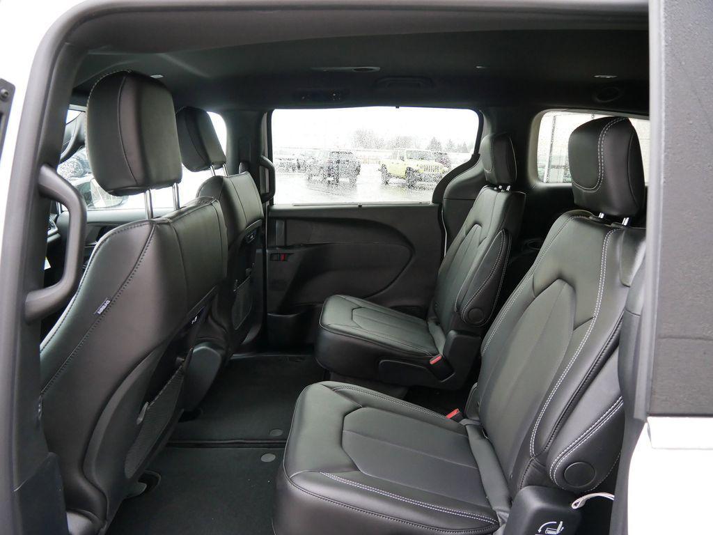 new 2026 Chrysler Pacifica car, priced at $40,031
