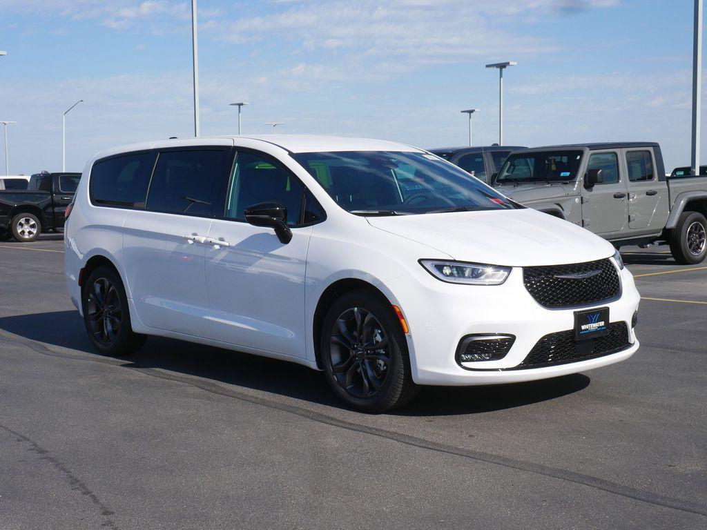 new 2026 Chrysler Pacifica car, priced at $41,484