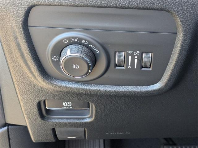 new 2025 Jeep Grand Cherokee car, priced at $47,666