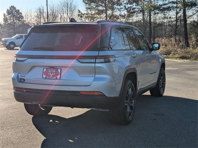 new 2025 Jeep Grand Cherokee car, priced at $47,666