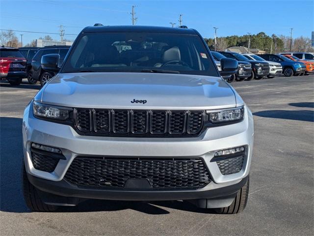 new 2025 Jeep Grand Cherokee car, priced at $47,666