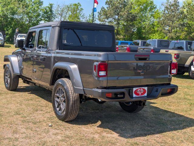 new 2026 Jeep Gladiator car, priced at $46,026