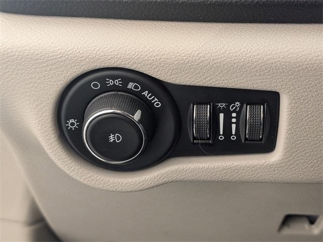 used 2023 Chrysler Pacifica Hybrid car, priced at $25,614