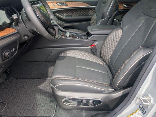 new 2026 Jeep Grand Cherokee car, priced at $60,642