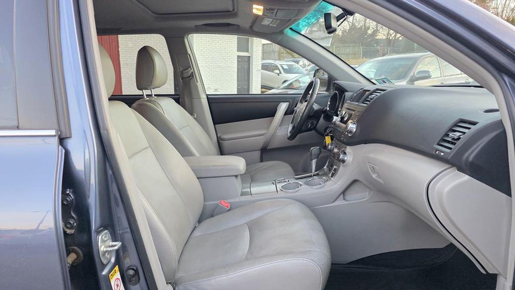 used 2012 Toyota Highlander car, priced at $11,490