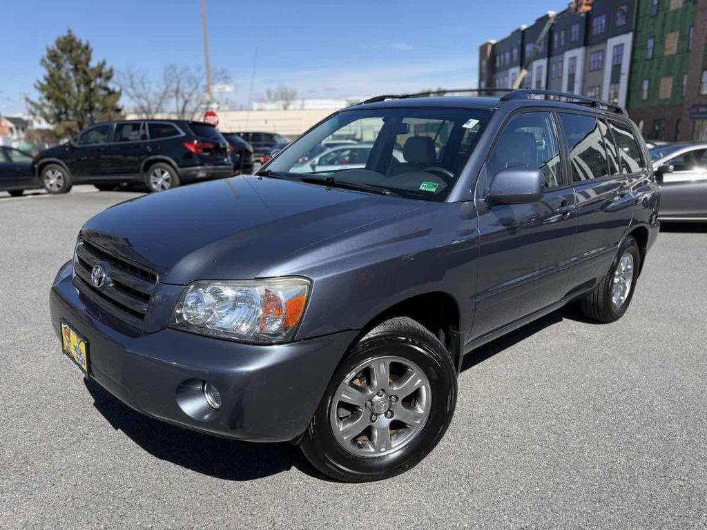used 2005 Toyota Highlander car, priced at $10,490