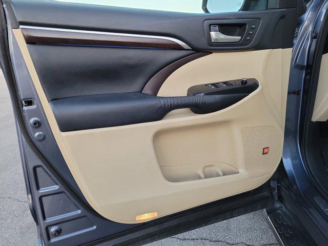 used 2016 Toyota Highlander Hybrid car, priced at $18,933