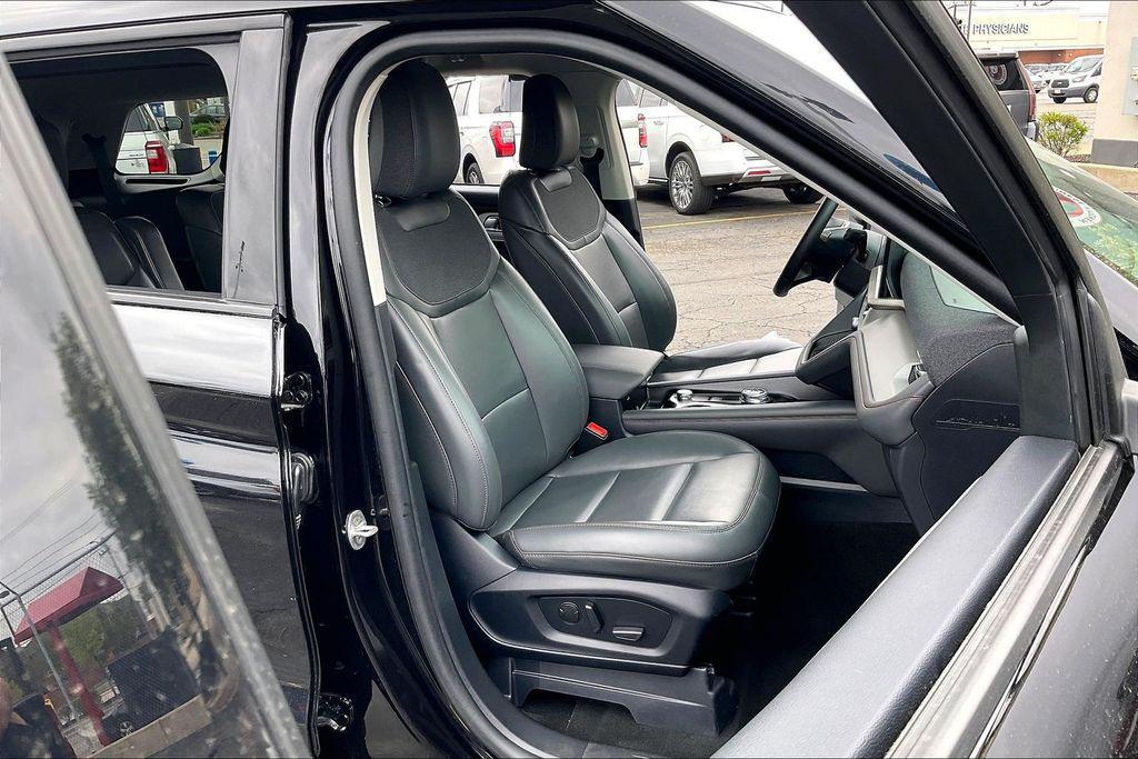 used 2025 Ford Explorer car, priced at $39,104