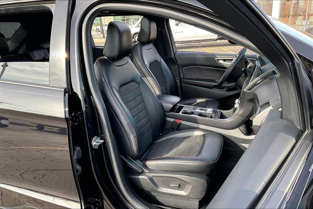 used 2024 Ford Edge car, priced at $32,991