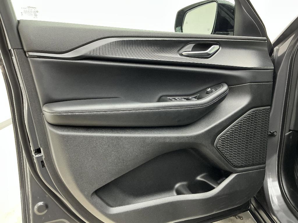 used 2025 Jeep Grand Cherokee car, priced at $37,691
