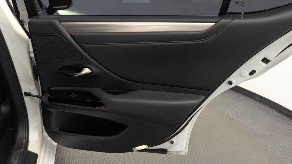 used 2022 Lexus ES 300h car, priced at $25,799